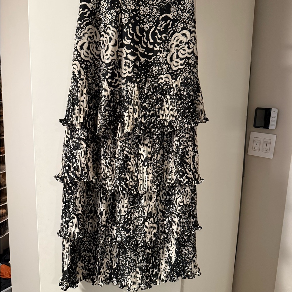 Chic Black and White Floral Maxi Skirt